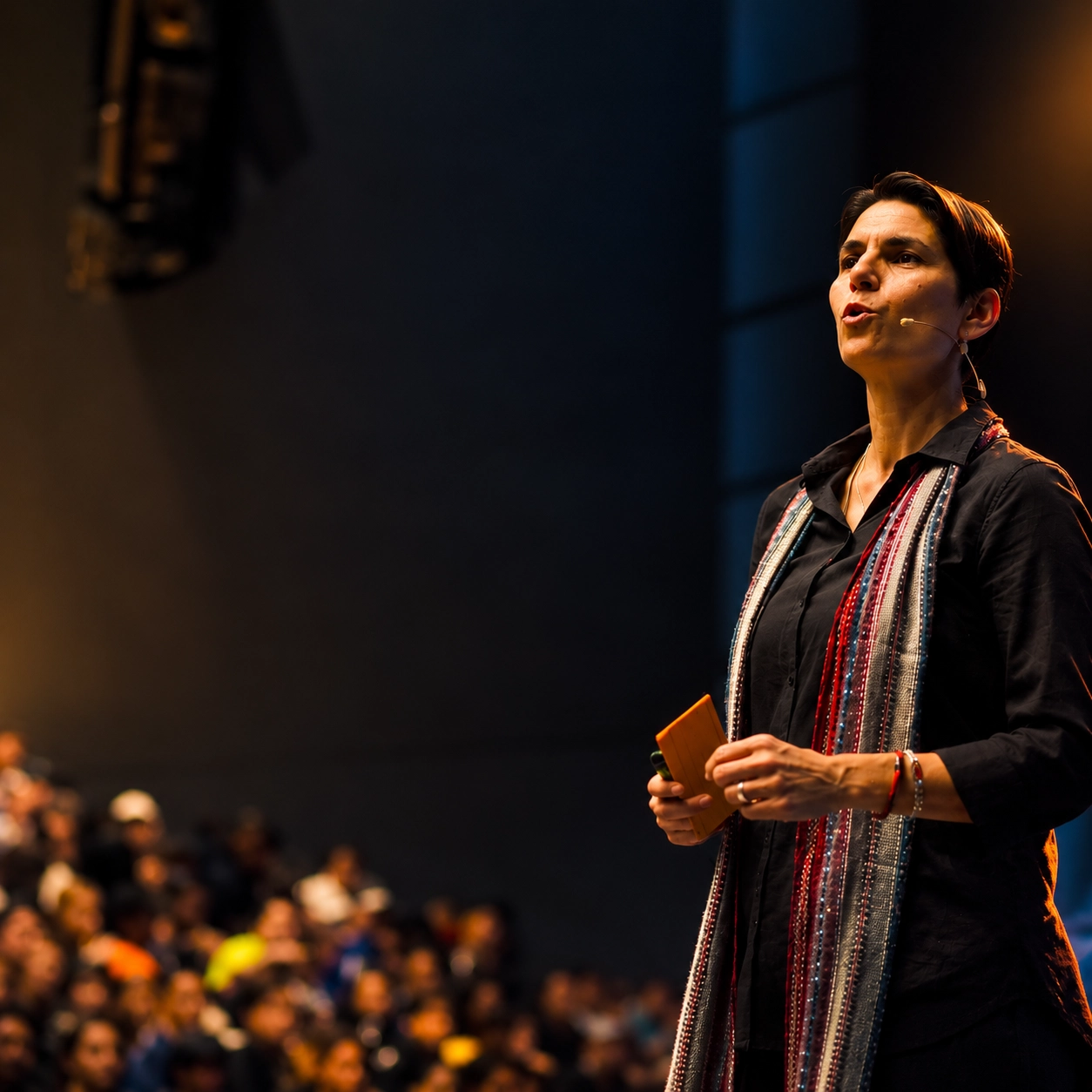 Martha Saldaña durante una conferencia